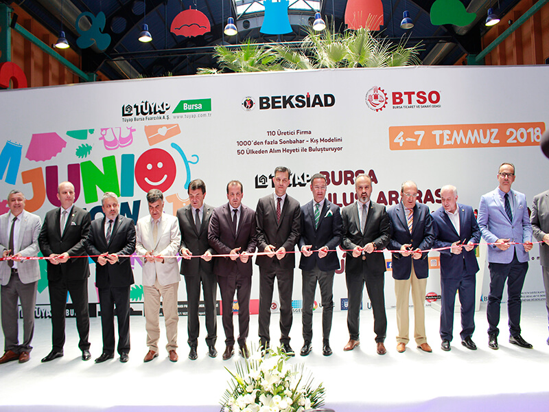 Junioshow Fair Opens its Doors 